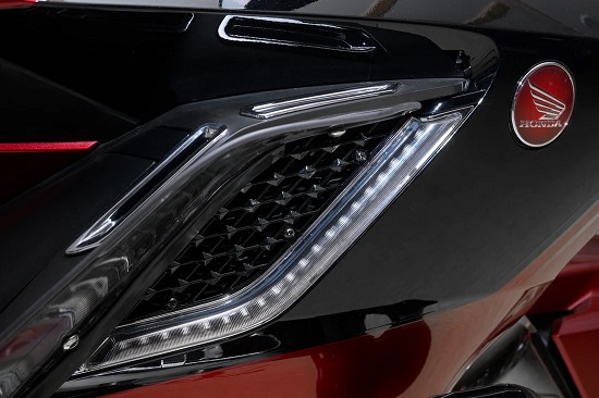 TWINART Lighted Radiator Grill Panels '18-up Goldwing - Image 5