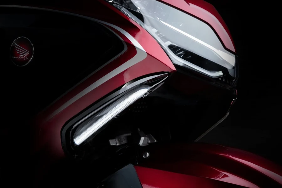 Lighted Vent Trim for '18-UP Goldwing - Image 2